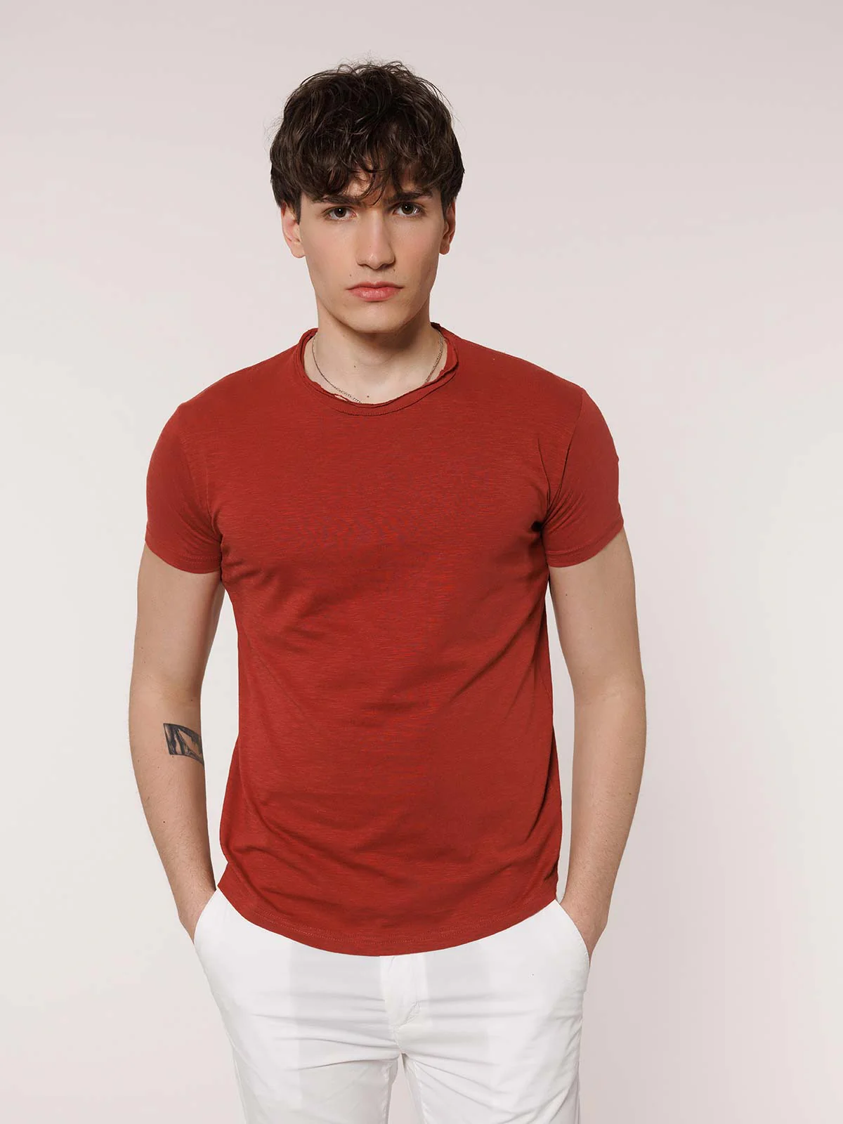 T-Shirt collo taglio vivo - Image 9