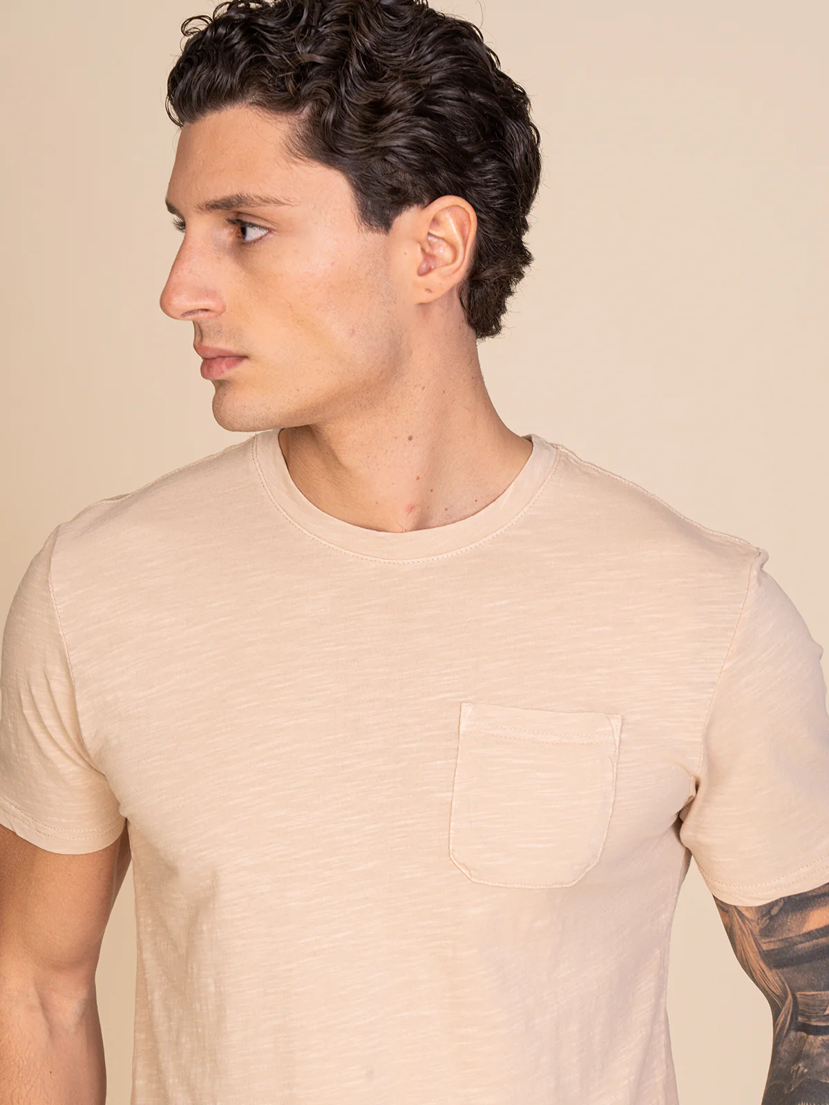 T-Shirt con taschino - Image 7